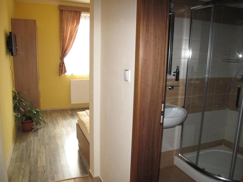 Penzion - Restaurace Na Mýtě Sezimovo Usti Exterior foto