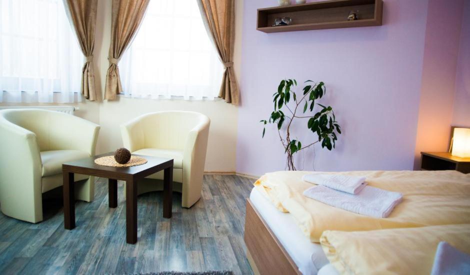 Penzion - Restaurace Na Mýtě Sezimovo Usti Cameră foto