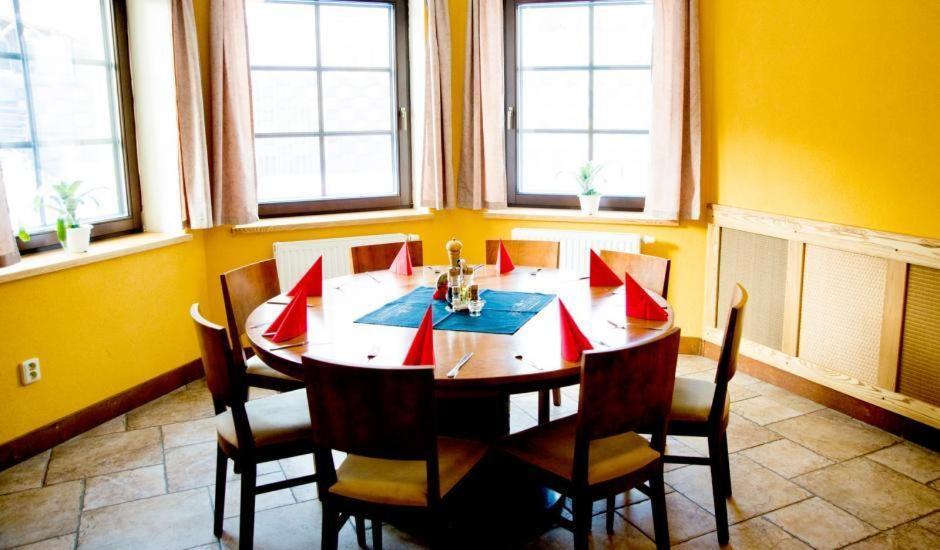 Penzion - Restaurace Na Mýtě Sezimovo Usti Exterior foto